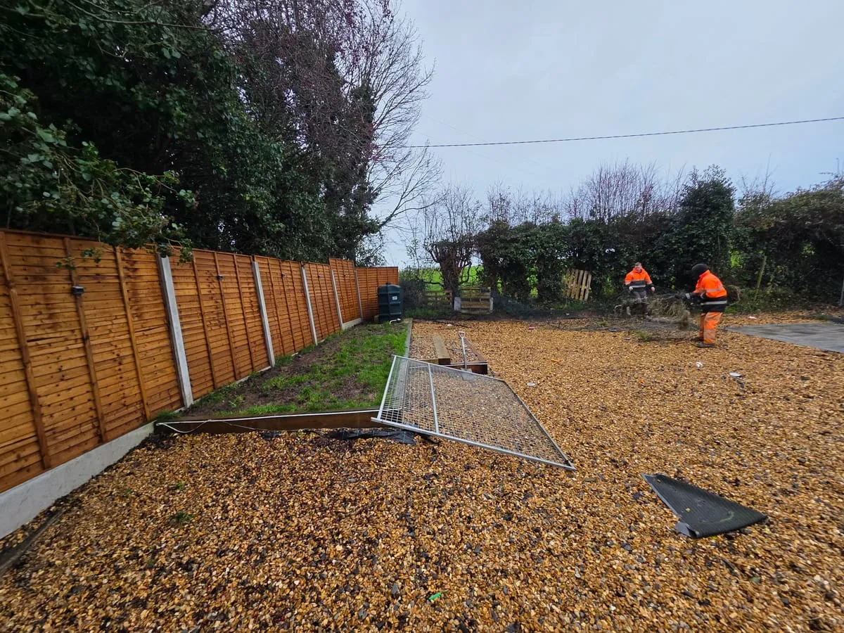 Another view of the worn fencing